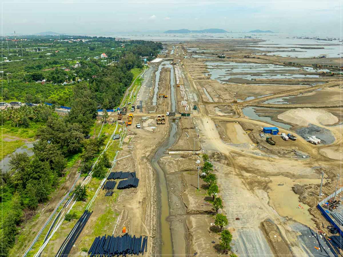 You are currently viewing Thay bạn đi xem công trường đại lộ rộng 120 m, dài 8 km ở siêu dự án lấn biển lớn nhất Việt Nam của Vinhomes